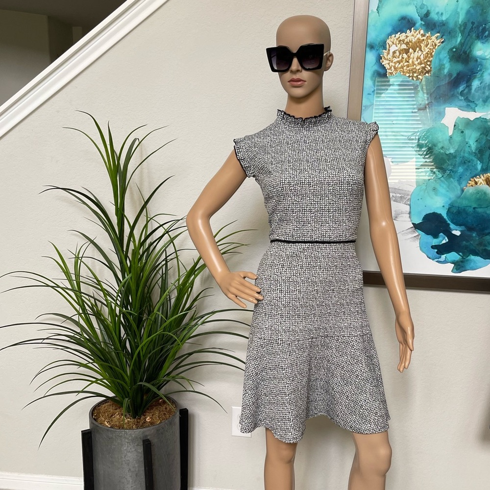 Black & white, Midi, sleeveless, ruffled collar dress in Sz 8p.